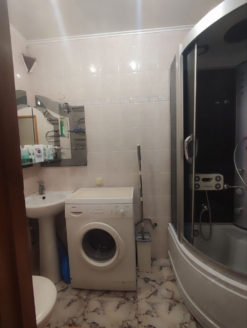 Продам 2-х комнатную квартиру в центре Донецка.
