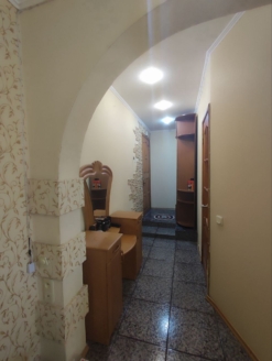 Продам 2-х комнатную квартиру в центре Донецка.